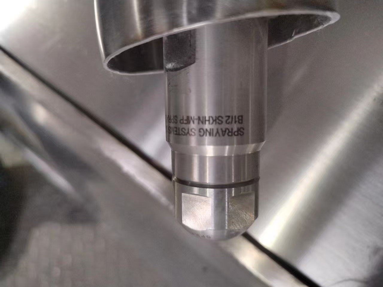 Pressure atomizing nozzle