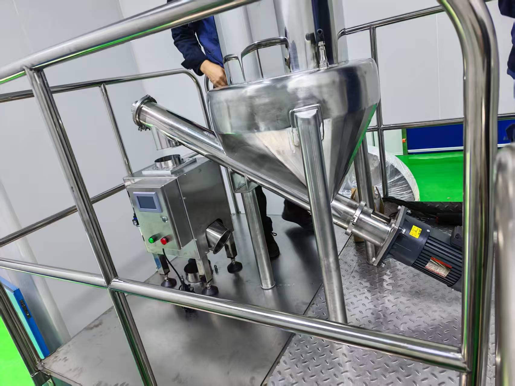 Screw powder conveying system